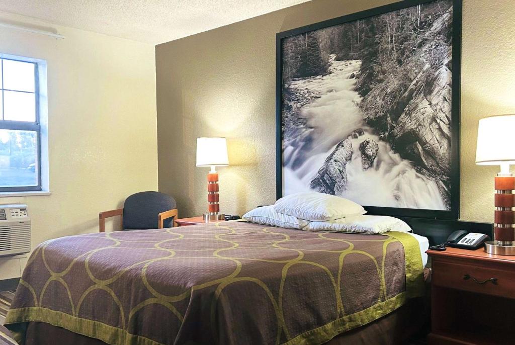 Super 8 by Wyndham Colorado Springs/Afa Area photo