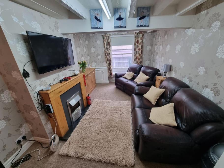 TV a/nebo společenská místnost v ubytování Ashlors Holiday Home, Historic Bridlington Old Town