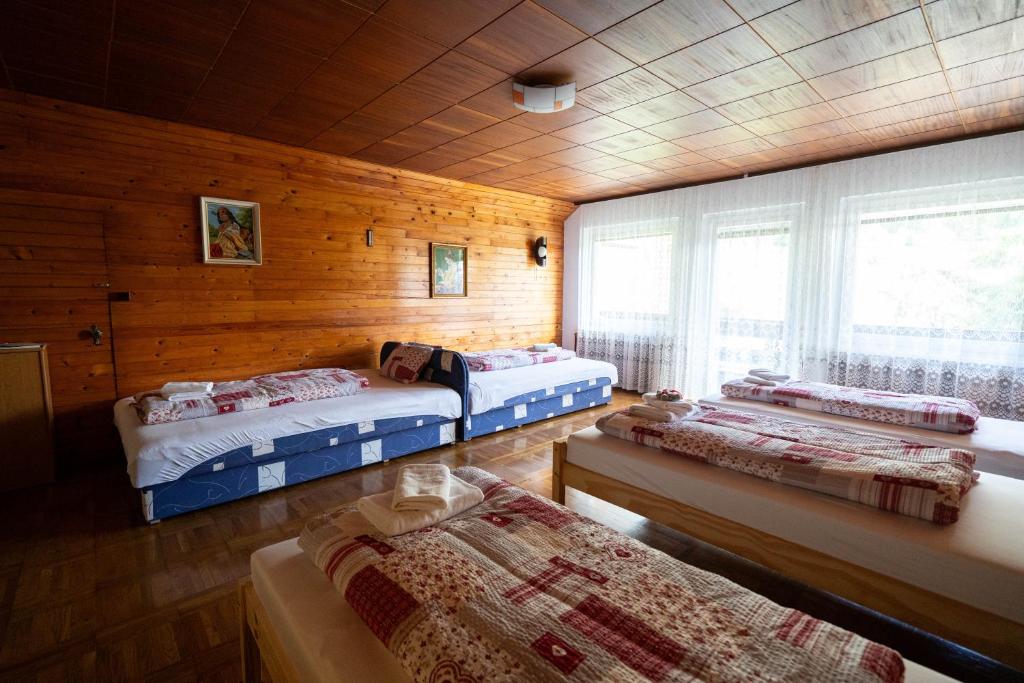 Voodi või voodid majutusasutuse Gorski biser toas