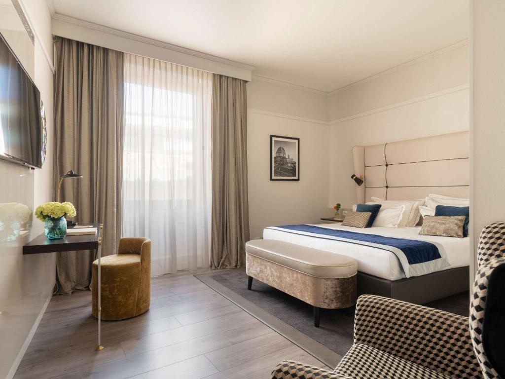 Postel nebo postele na pokoji v ubytování Cerretani Hotel Firenze - MGallery Collection