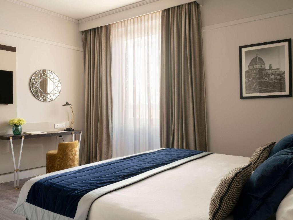 Postel nebo postele na pokoji v ubytování Cerretani Hotel Firenze - MGallery Collection