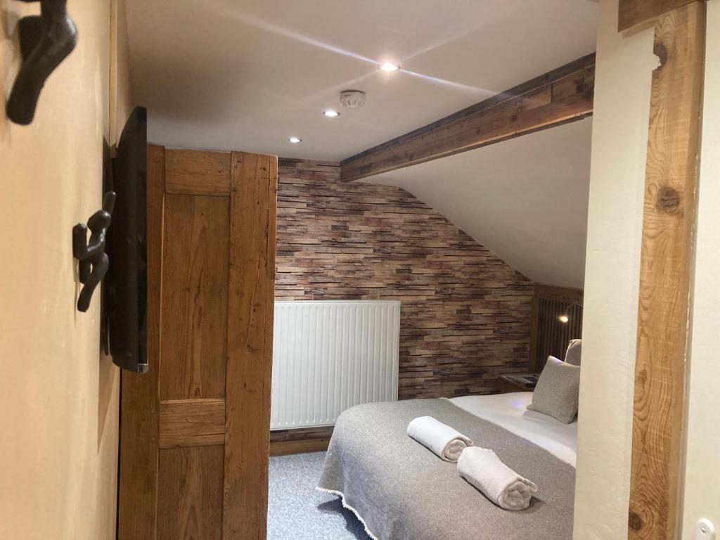 Postel nebo postele na pokoji v ubytování Hôtel Les Cimes