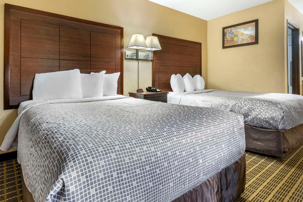 Econo Lodge La Crosse North - Double Room With Two Double Beds - Non-Smoking