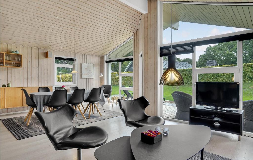 Posezení v ubytování Four-Bedroom Holiday Home In Aabenraa