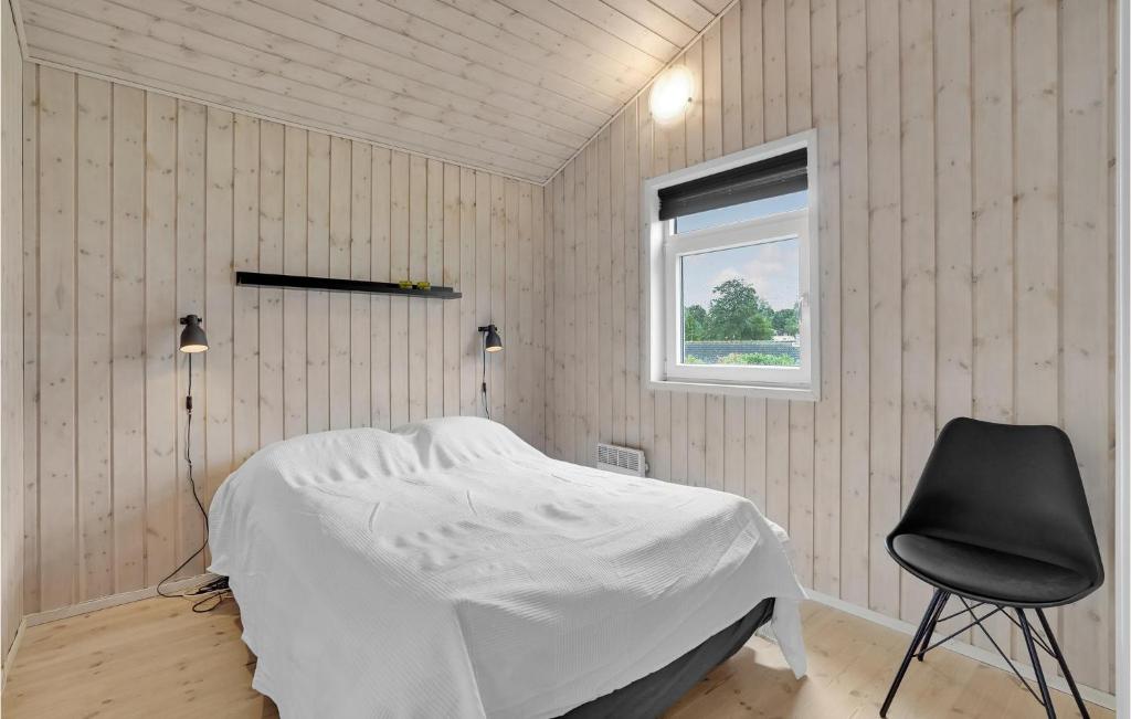 Postel nebo postele na pokoji v ubytování Four-Bedroom Holiday Home In Aabenraa