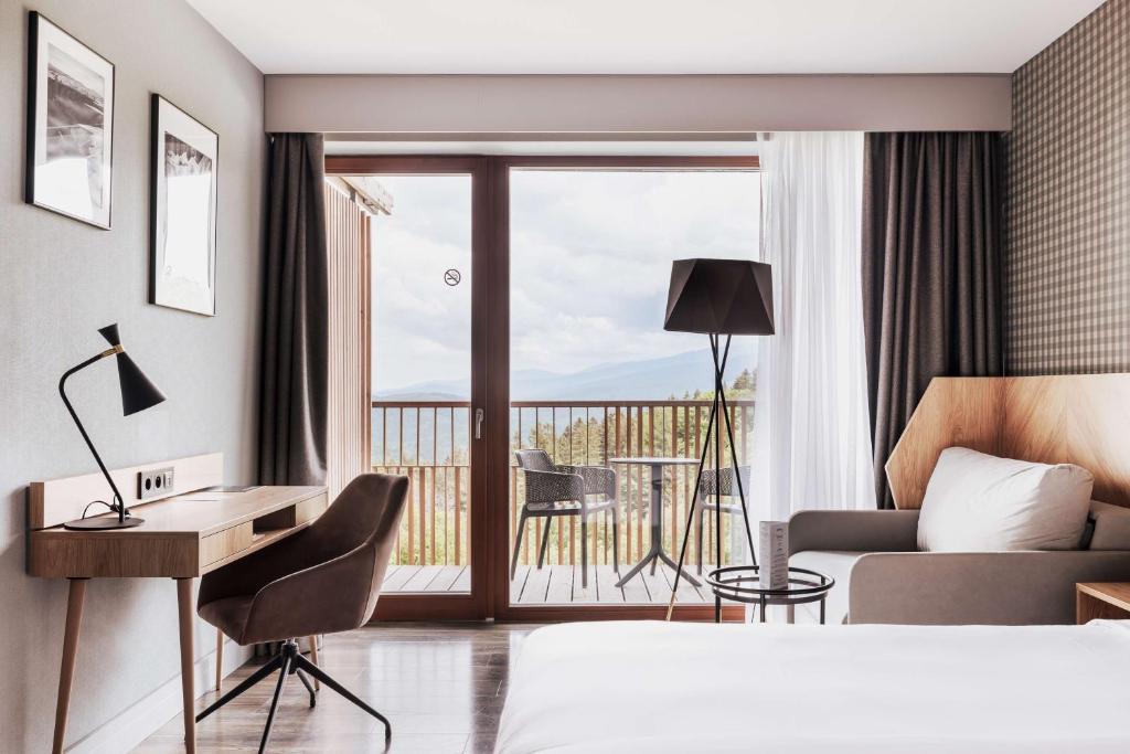 Postel nebo postele na pokoji v ubytování Radisson Hotel Szklarska Poręba
