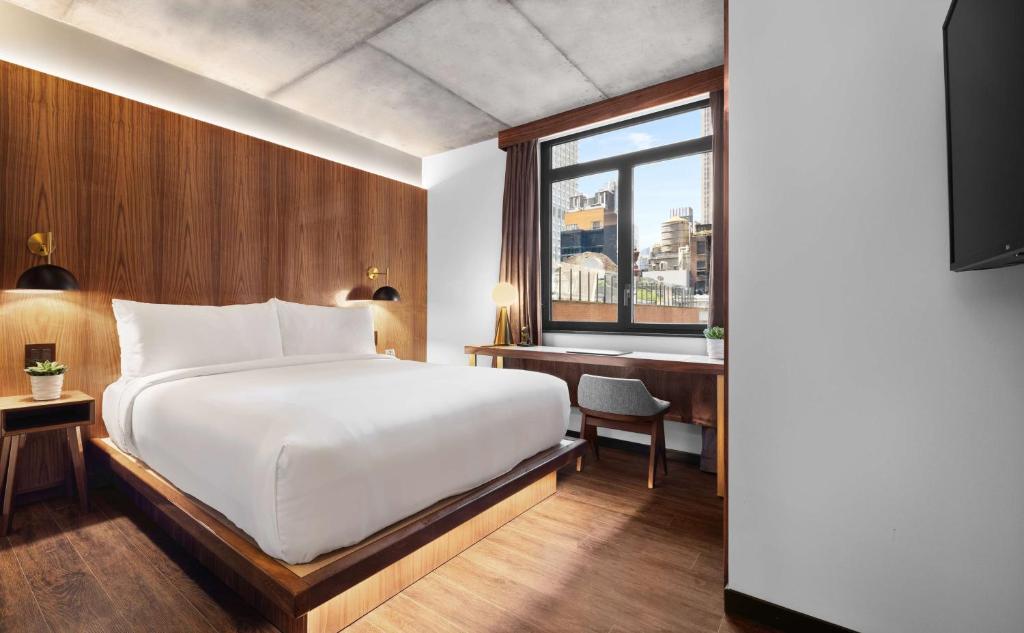 Grayson Hotel - King Room - High Floor