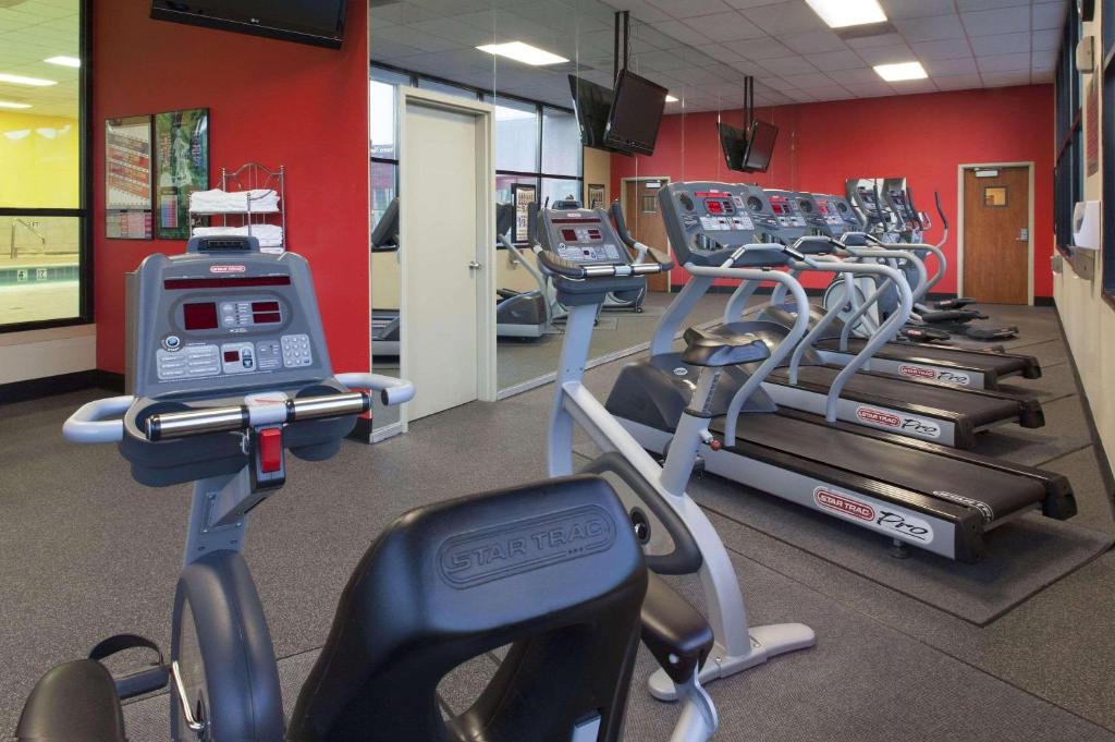 Fitness centrum a/nebo fitness zařízení v ubytování Radisson Hotel Salt Lake City Downtown