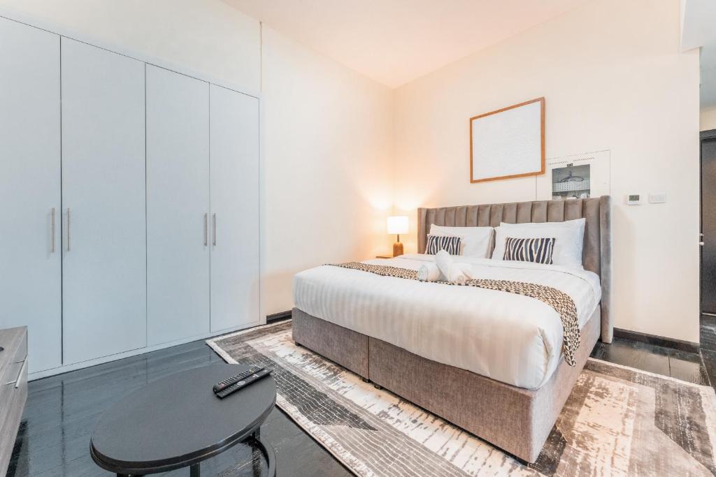 Modern Style Studio in Square tower JVC by PK Holidays, Dubai