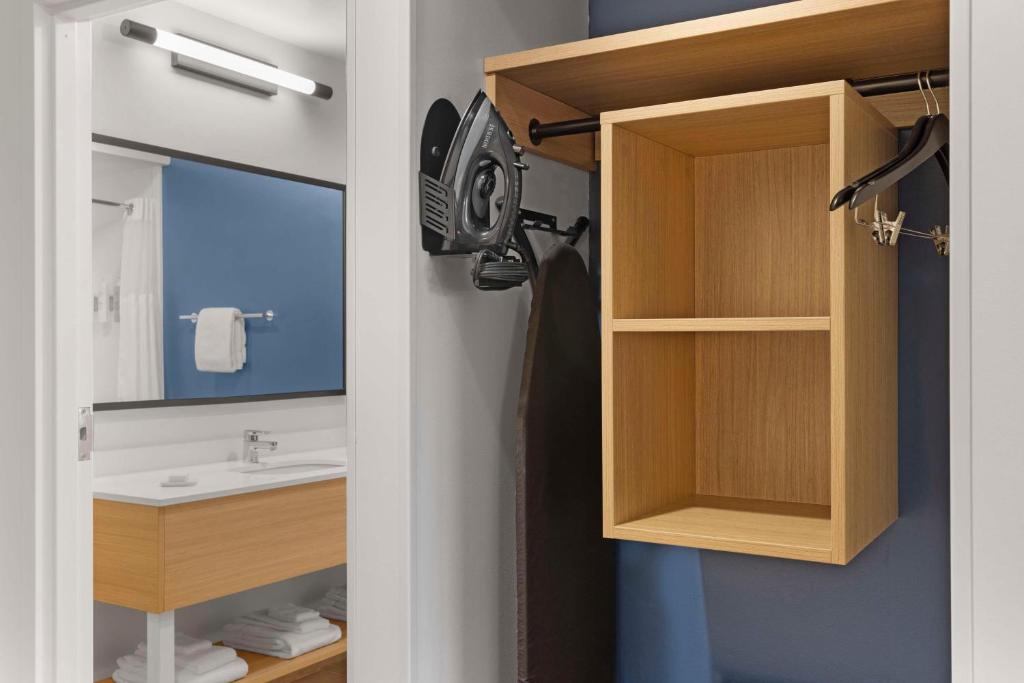 Spark By Hilton Newcomerstown - King-Studio