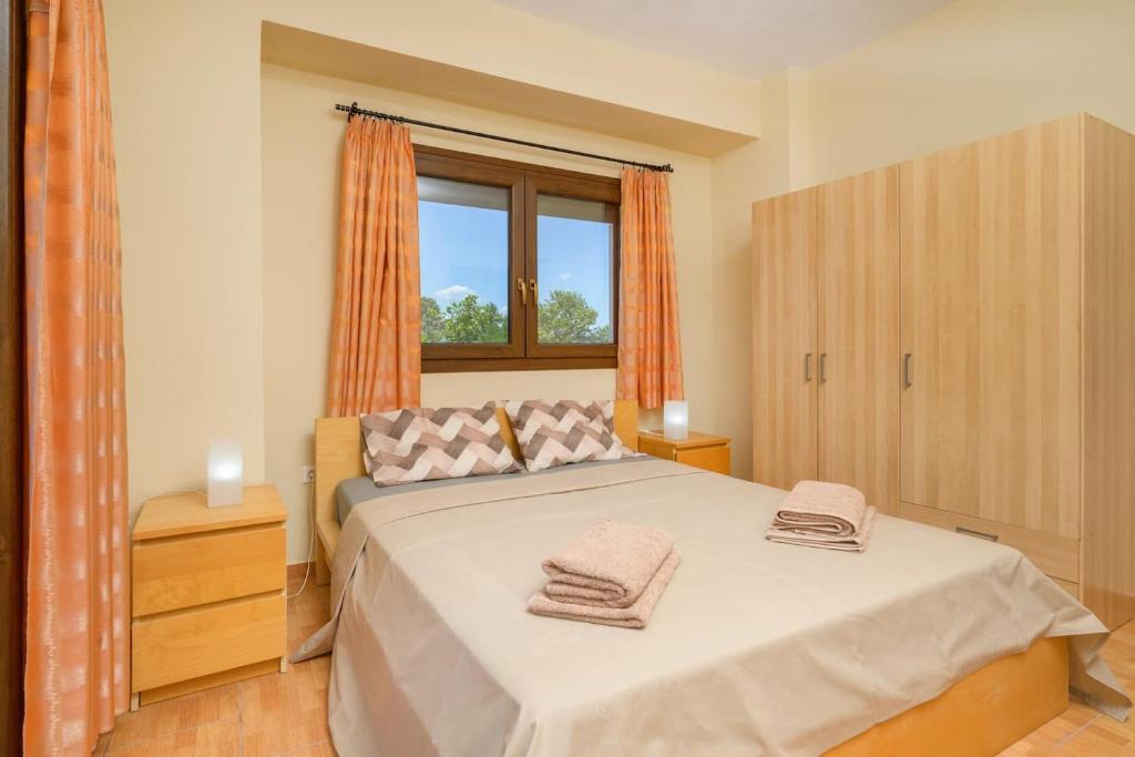 Postel nebo postele na pokoji v ubytování Tasos Apartment