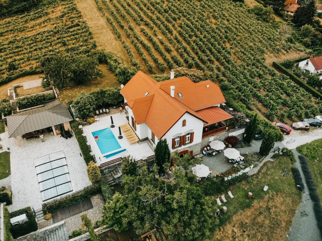 Bazén v ubytovaní Badacsony Villa Ria alebo v jeho blízkosti