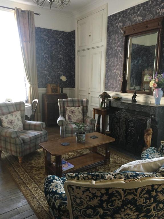Posezení v ubytování Le Presbytère Chambre D'Hôtes