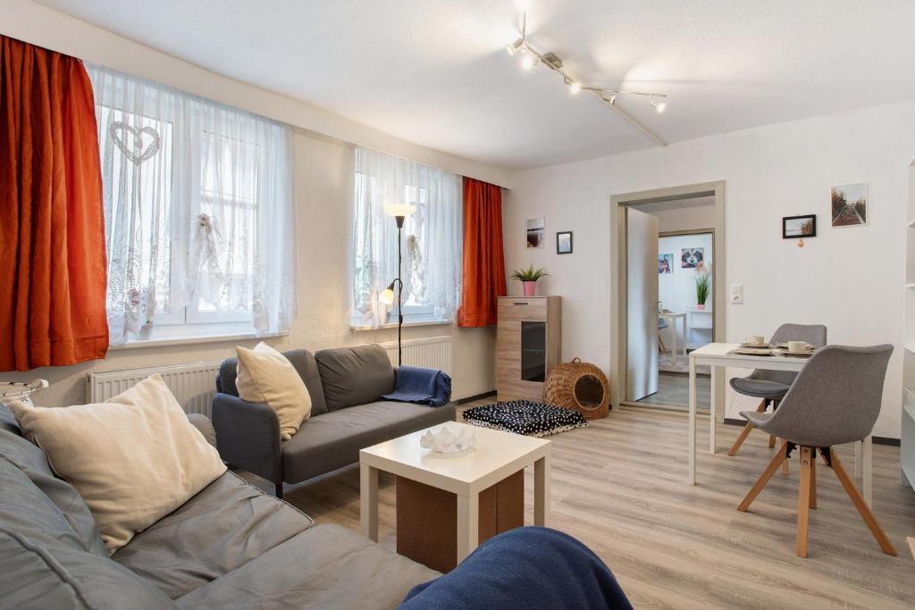 a living room with a couch and a table at Wanderpfotens Ostsee Ferienhaus in Tribsees