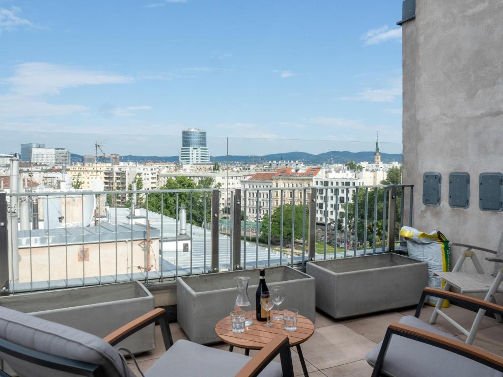 Hotel 360 View Loft 3, a balcony with a view of a city at 360 View Loft 3 in Vienna