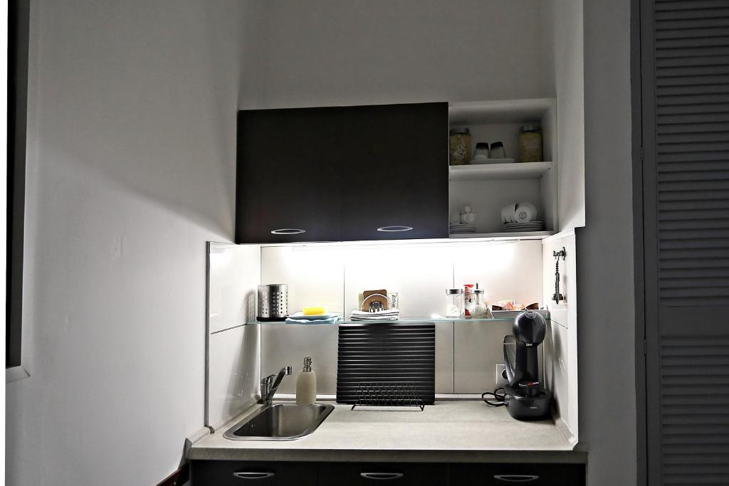 Kuchnia lub aneks kuchenny w obiekcie művészház apARTman