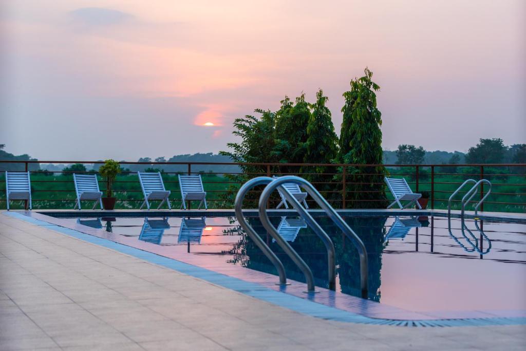 Piscina di Park Safari Resort, Chitwan National Park o nelle vicinanze