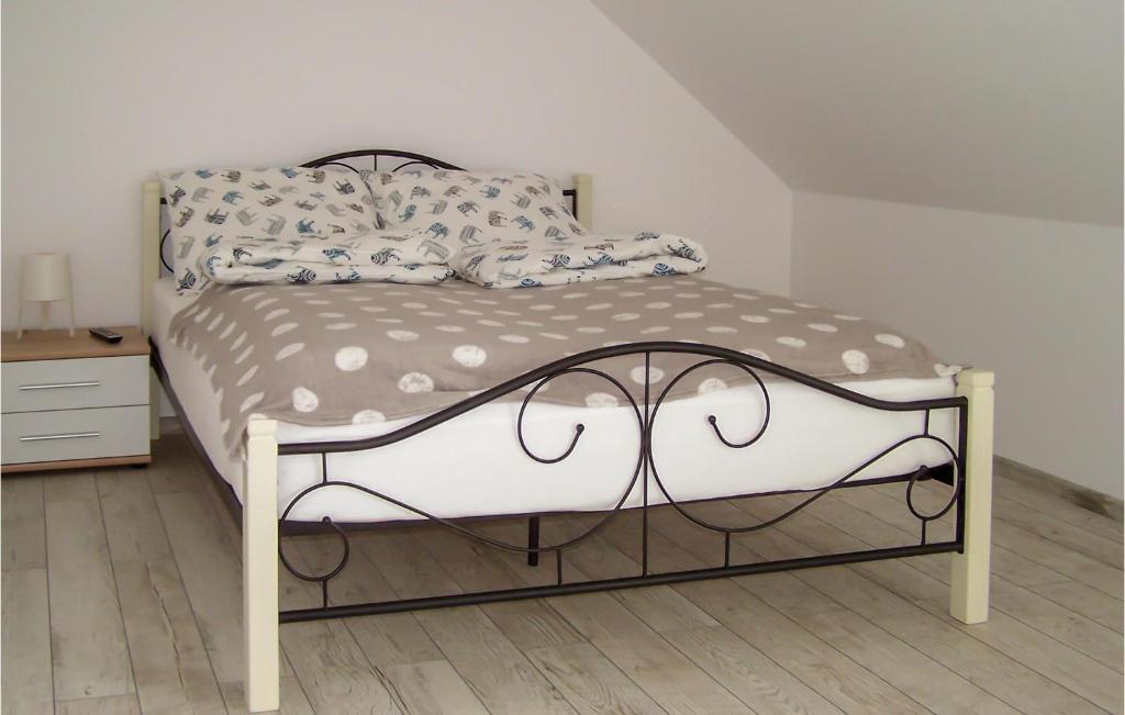 Posteľ alebo postele v izbe v ubytovaní 3 Bedroom Lovely Home In Rusko