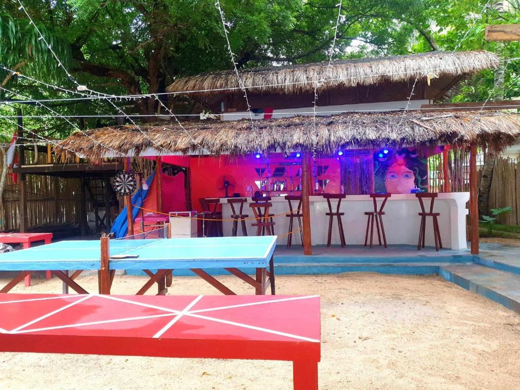 OIA Beach Hostel - El Nido 2
