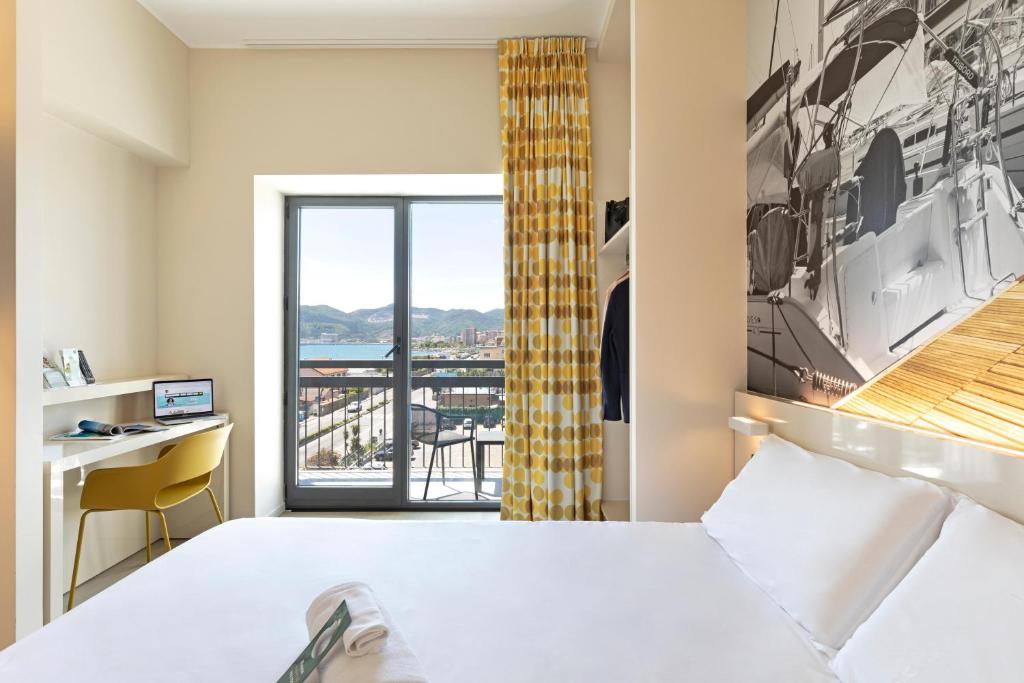 Кровать или кровати в номере B&B Hotel Savona