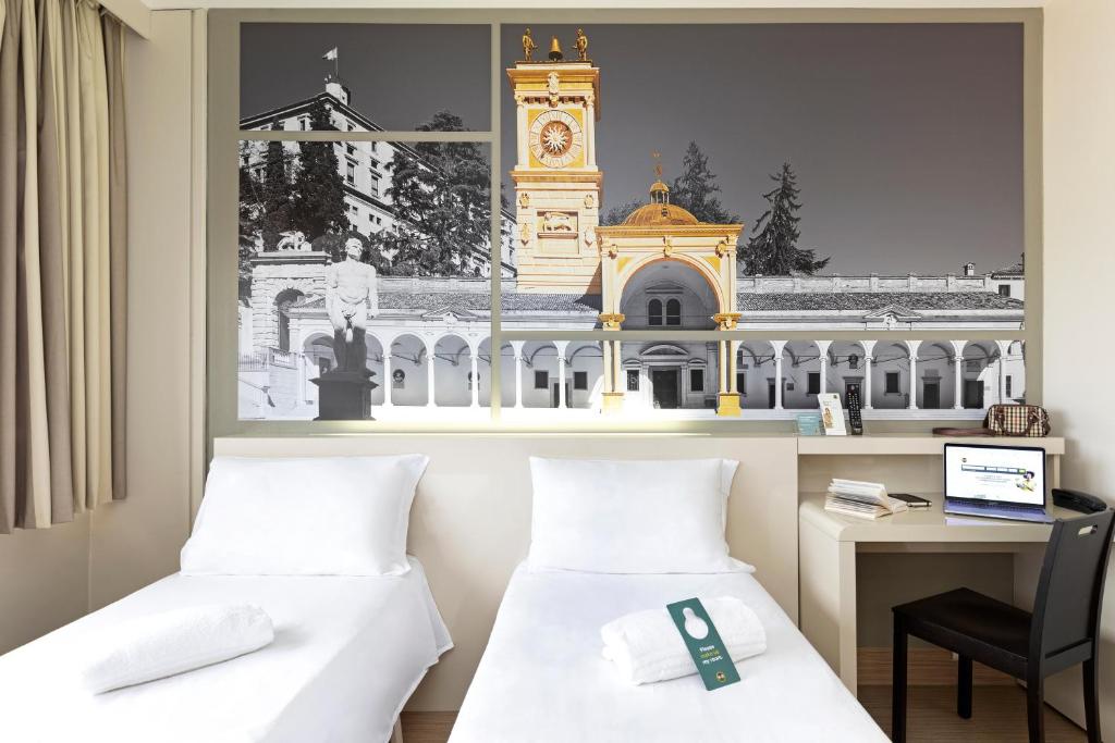 Postel nebo postele na pokoji v ubytování B&B Hotel Udine