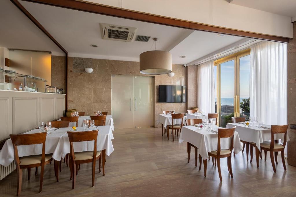 A television and/or entertainment centre at B&B HOTEL Diano Marina Palace
