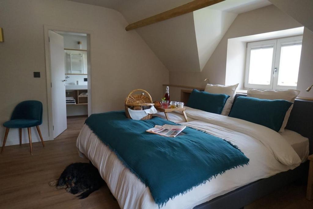 Postel nebo postele na pokoji v ubytování Auberge du chateau de Leignon