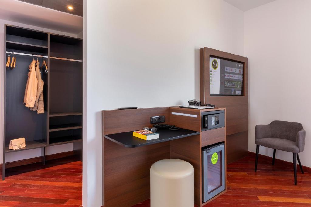 A kitchen or kitchenette at B&B Hotel Sassuolo