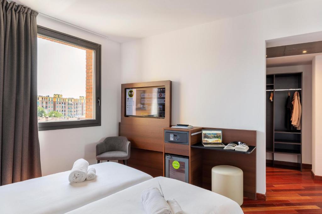 A bed or beds in a room at B&B Hotel Sassuolo