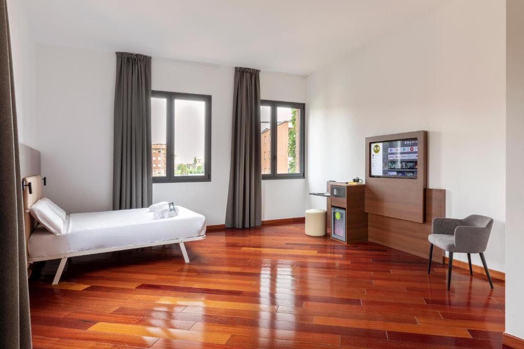 A bed or beds in a room at B&B Hotel Sassuolo