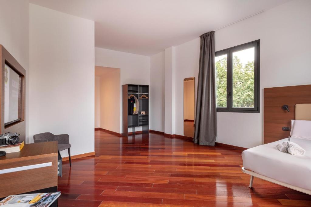 A bed or beds in a room at B&B Hotel Sassuolo