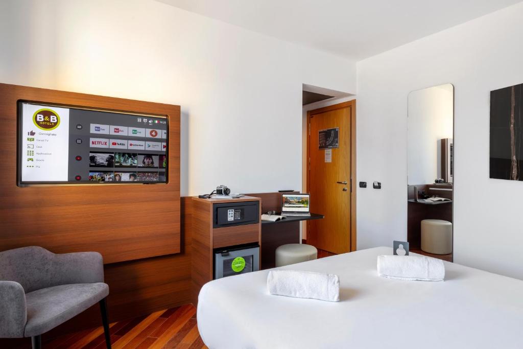 A kitchen or kitchenette at B&B Hotel Sassuolo