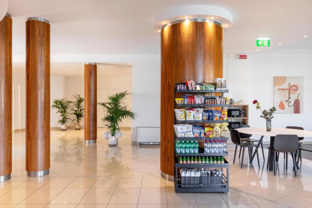 A restaurant or other place to eat at B&B Hotel Sassuolo