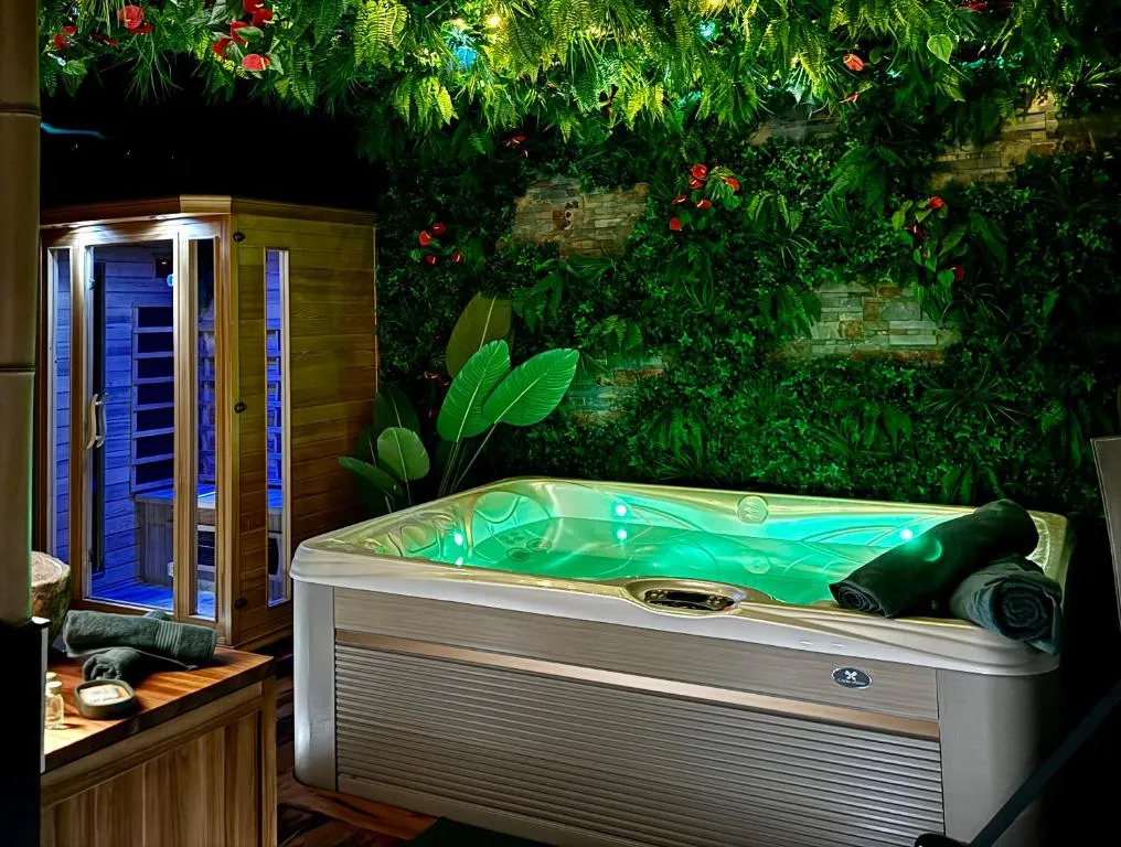 Jungle Love Room