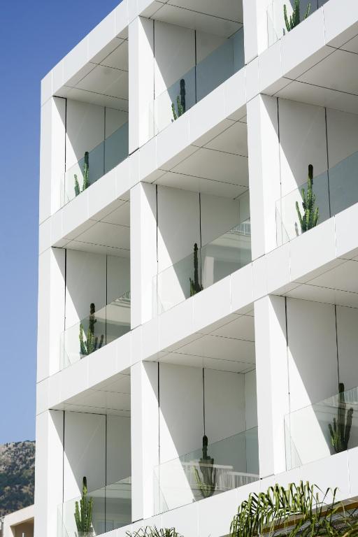 Naos Luxury Hotel