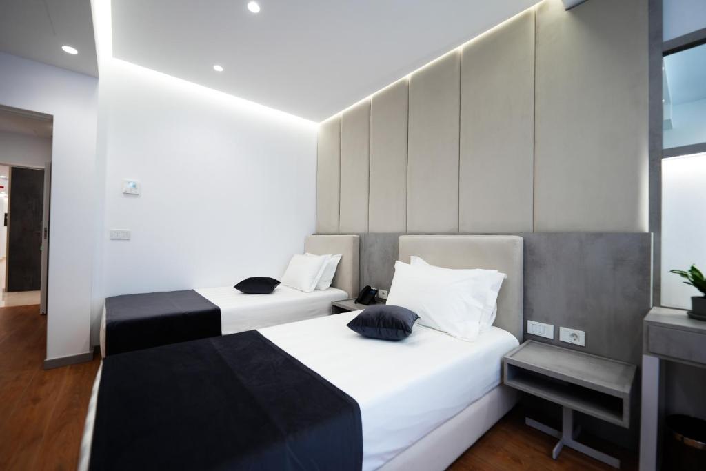 Postel nebo postele na pokoji v ubytování Naos Luxury Hotel