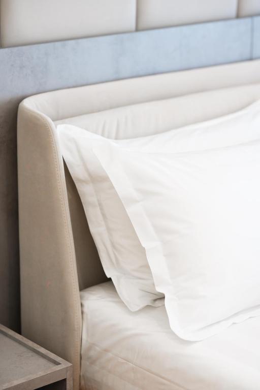 Postel nebo postele na pokoji v ubytování Naos Luxury Hotel