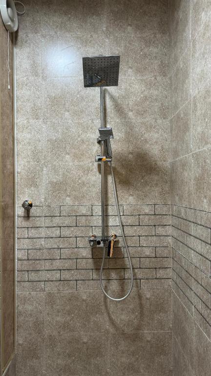 Ένα μπάνιο στο Bait Al Hakem Guest Rooms
