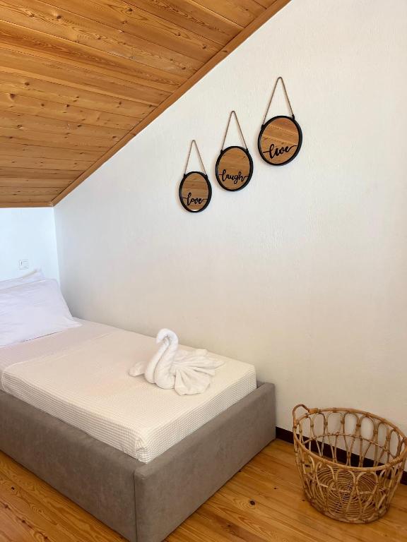 Posteľ alebo postele v izbe v ubytovaní Andreas Village