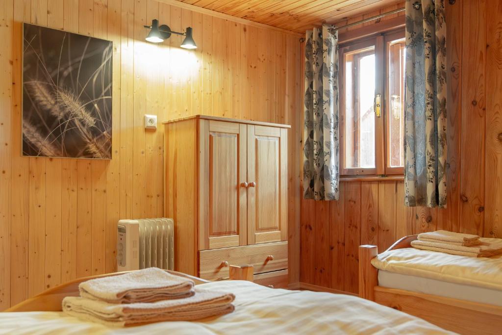 Postel nebo postele na pokoji v ubytování Chaty Snowflakes v Snowpark Lučivná