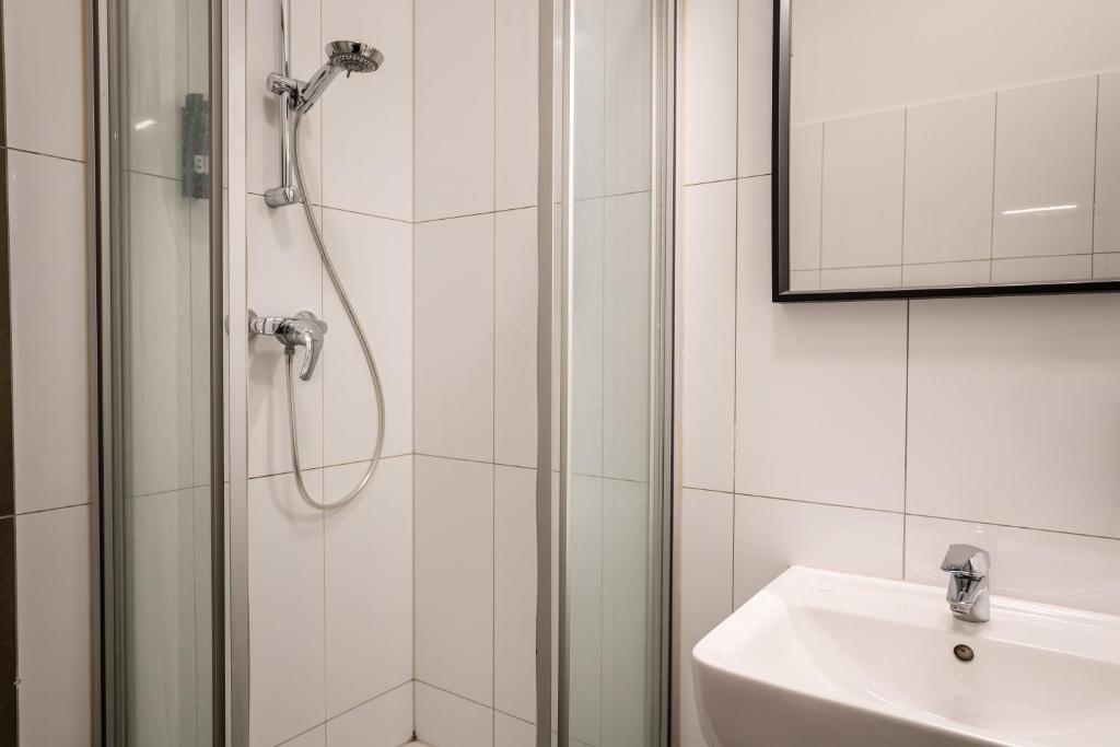 Apartmenthaus Berlin Neukölln - Resim 26