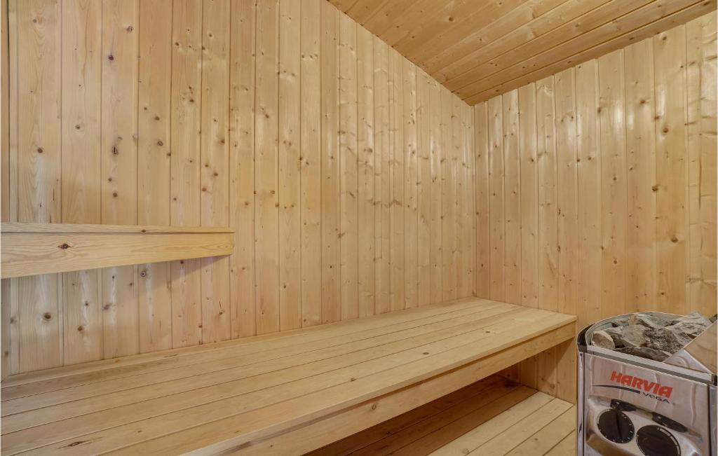 Fotografie z fotogalerie ubytování Cozy Home In Roslev With Wifi v destinaci Roslev