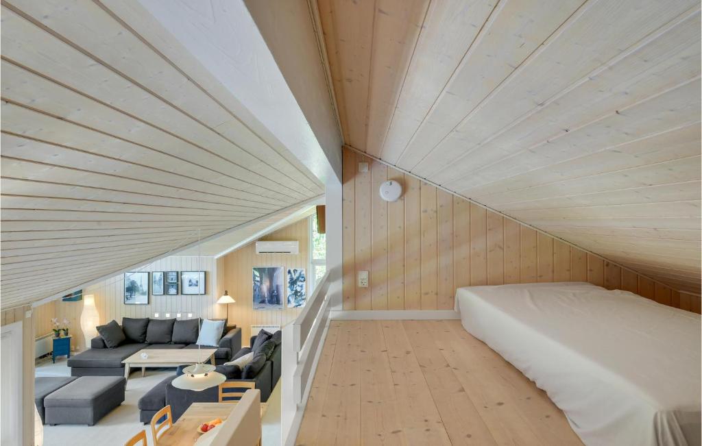 Posezení v ubytování Nice Home In Vejby With Sauna