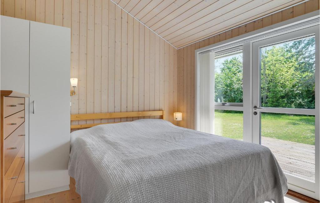 Postel nebo postele na pokoji v ubytování Nice Home In Vejby With Sauna