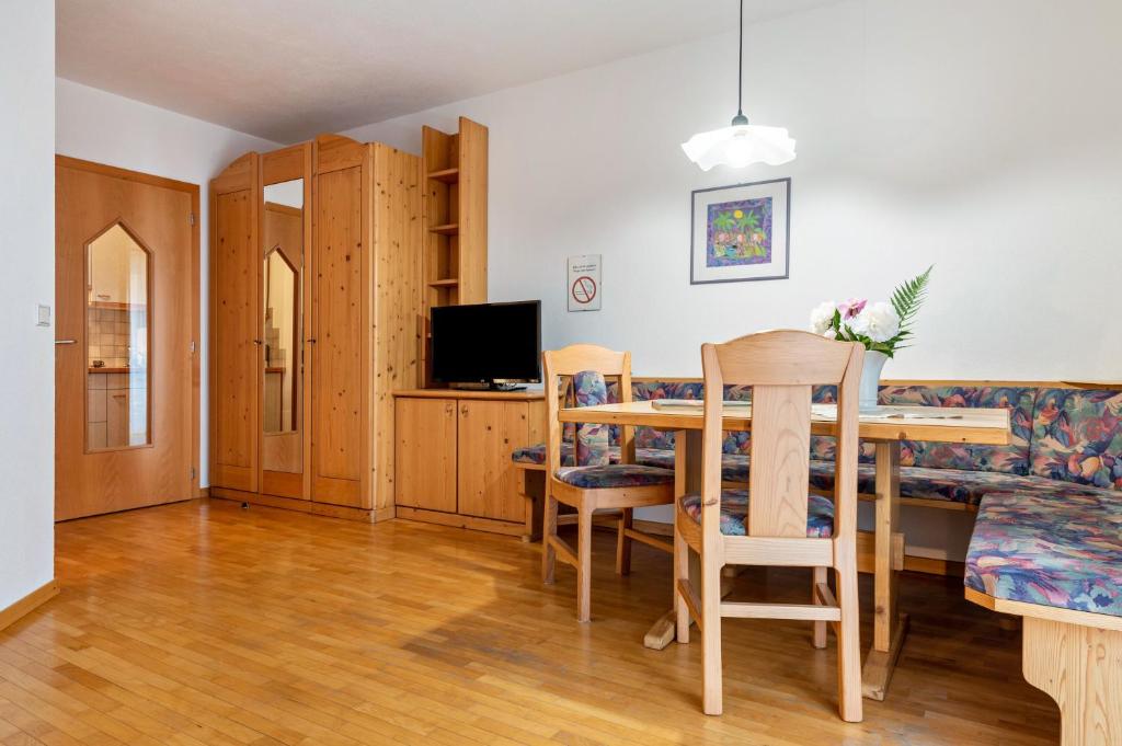 TV a/nebo společenská místnost v ubytování Appartments Reichegger