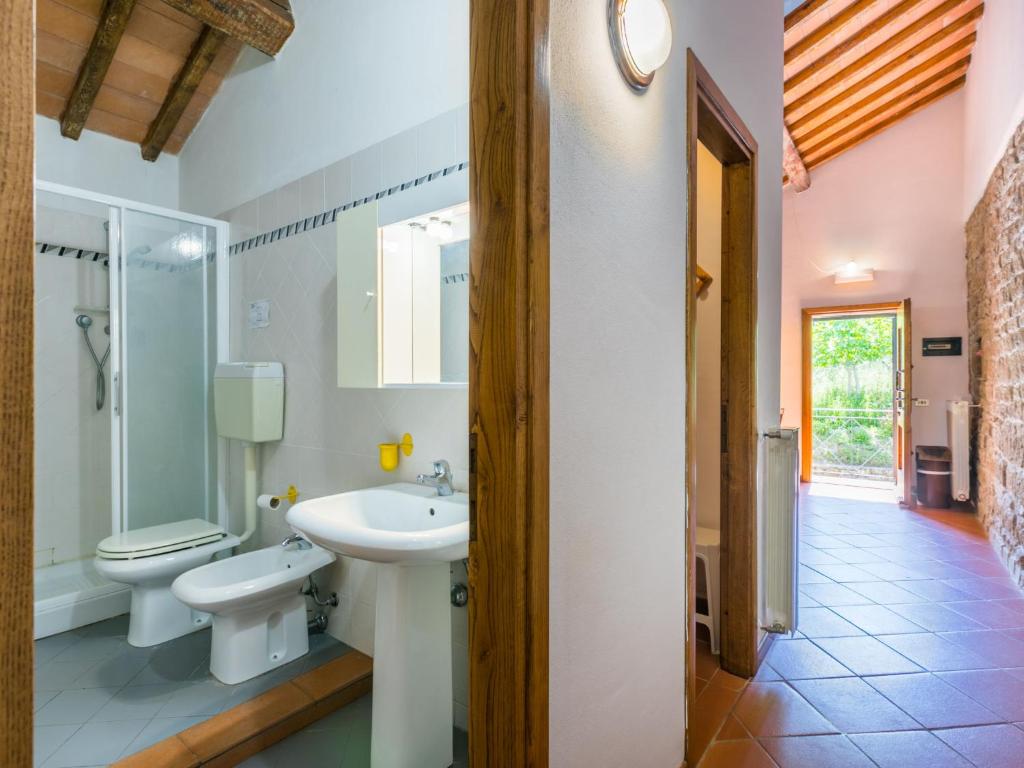 Kúpeľňa v ubytovaní Apartment Certina 4 by Interhome