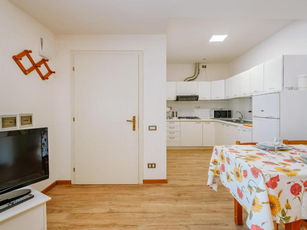 Kuchyň nebo kuchyňský kout v ubytování Apartment Casa Polla-2 by Interhome