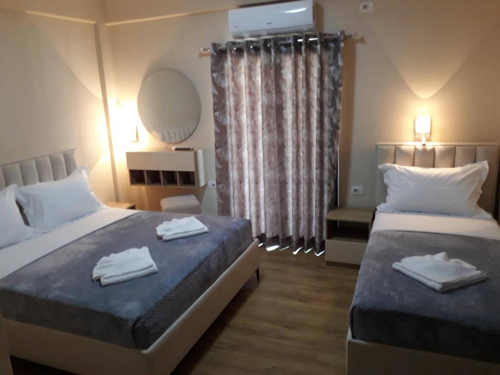 Postel nebo postele na pokoji v ubytování Qiqi Hotel