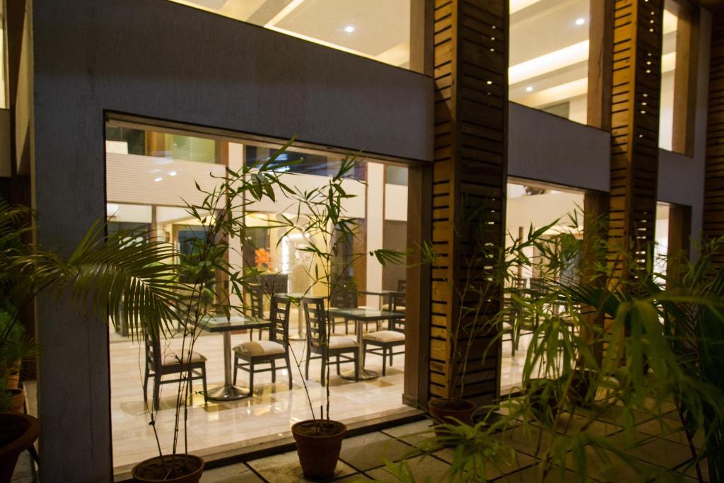 Restaurace v ubytování Turtle Beach Resort - Morjim