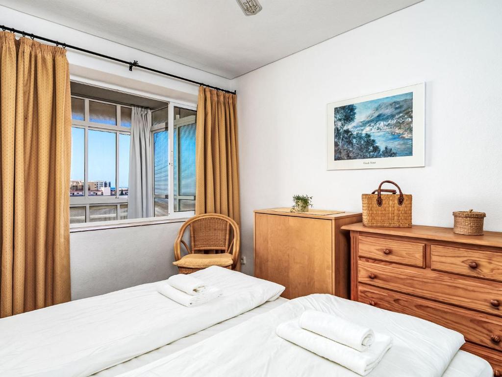 Łóżko lub łóżka w pokoju w obiekcie Apartment Eurosol-3 by Interhome